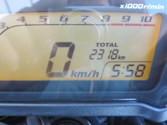 ���s�����\���̃��[�^�[